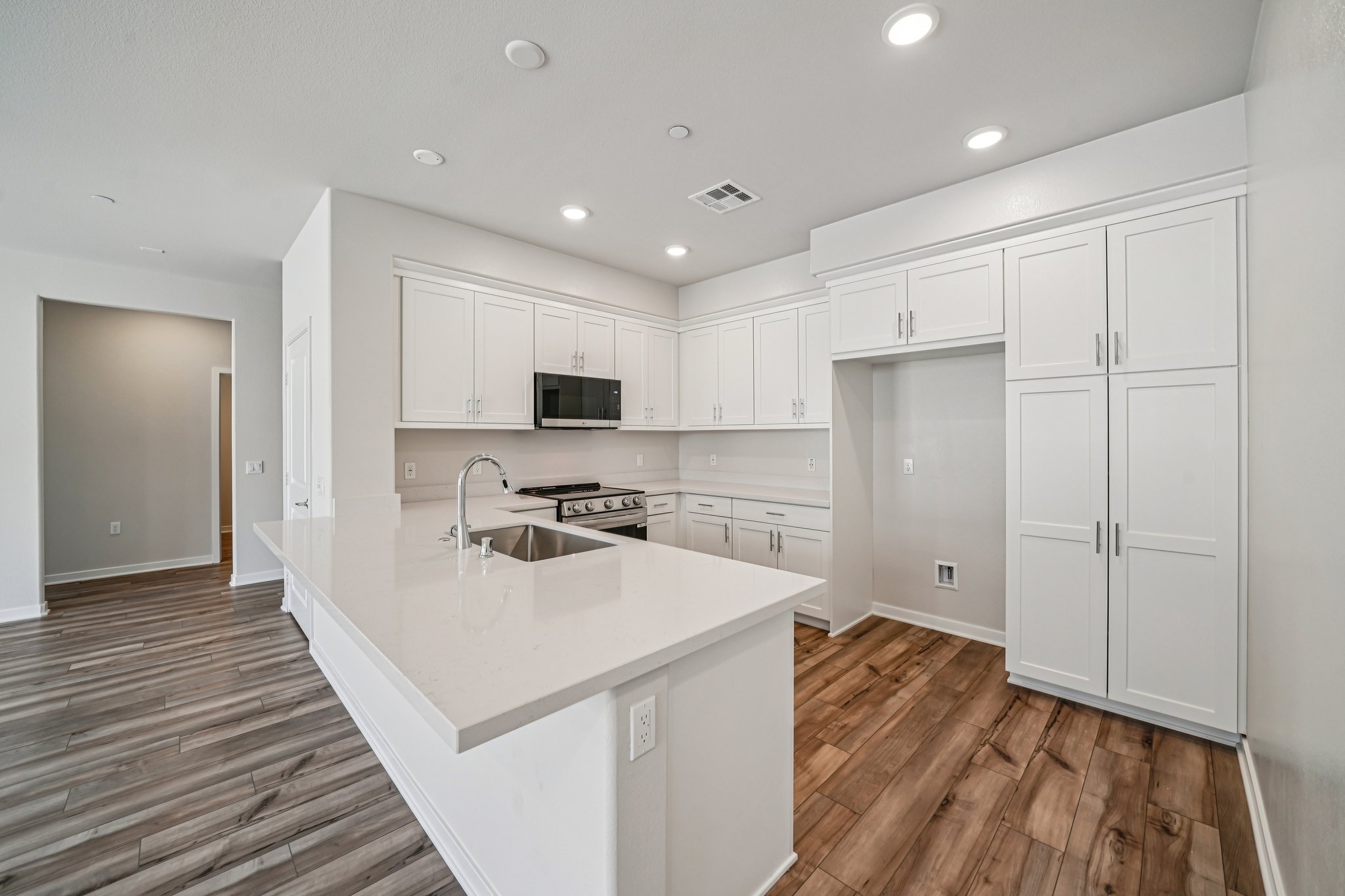 A kitchen with white cabinets.