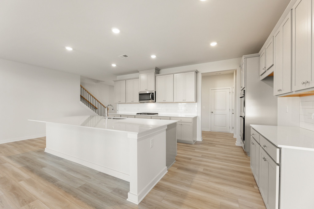 A kitchen with white cabinets.