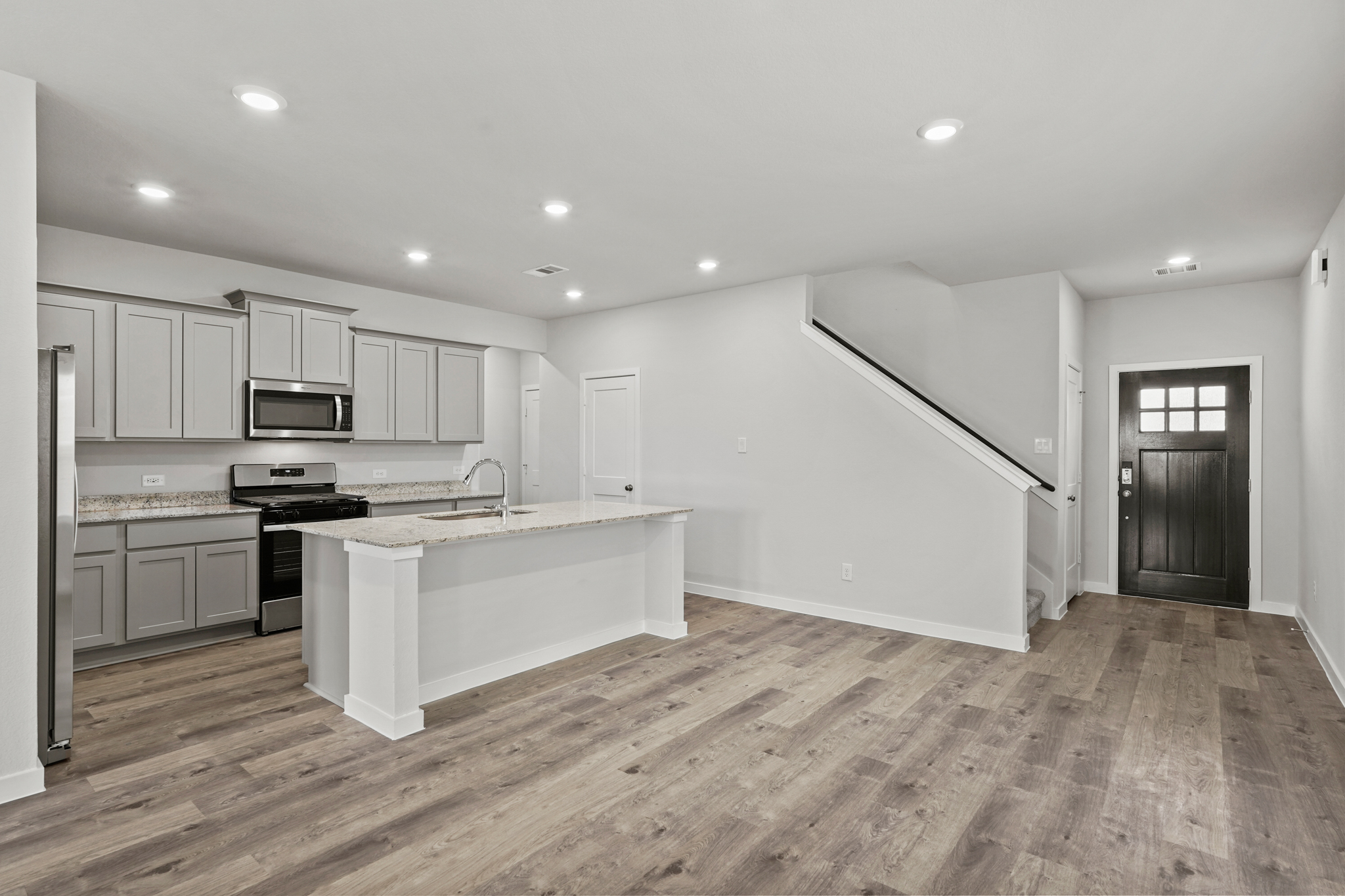 A kitchen with white cabinets.