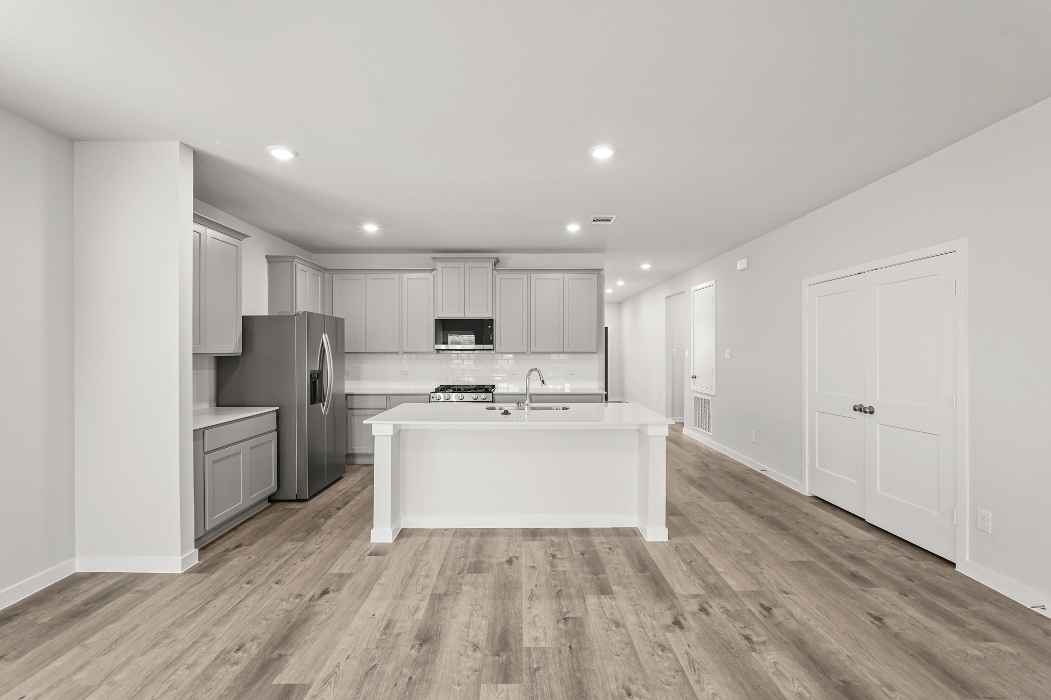 A kitchen with white cabinets.