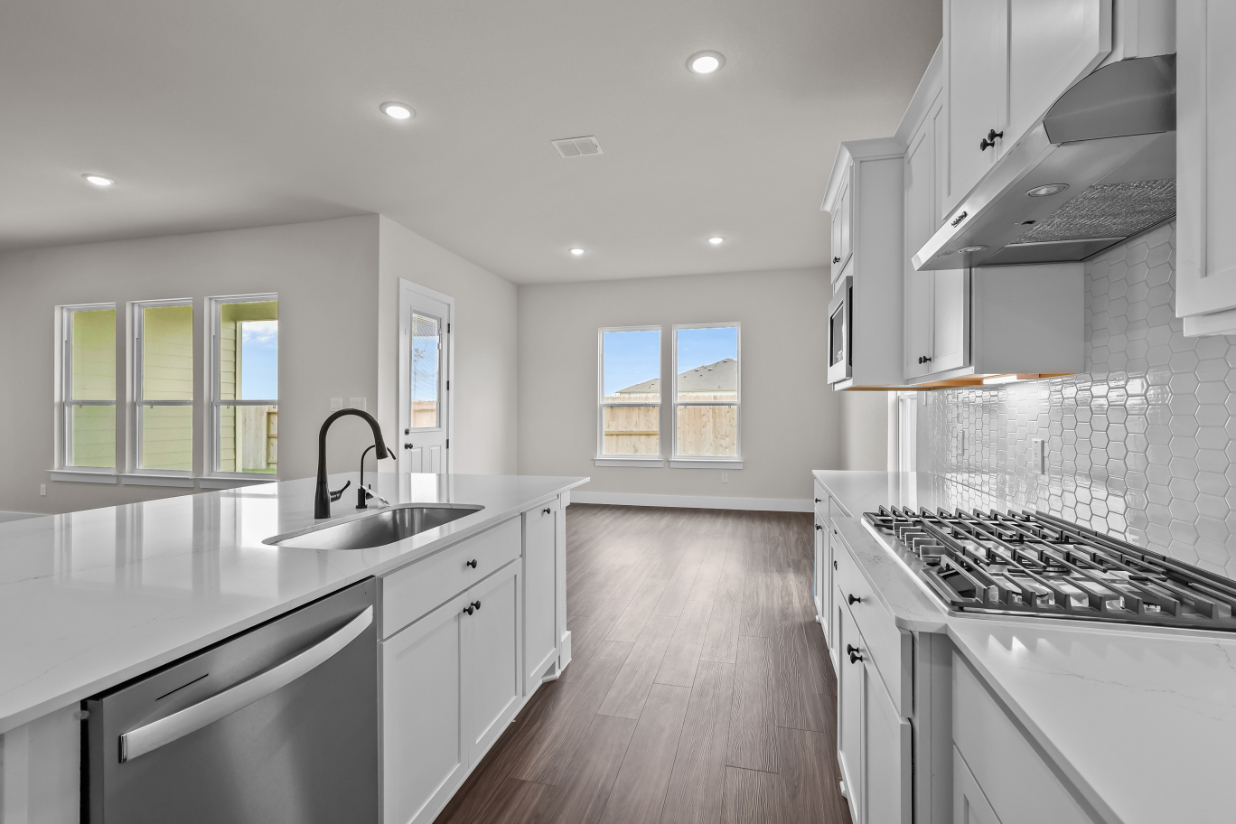 A kitchen with white cabinets.