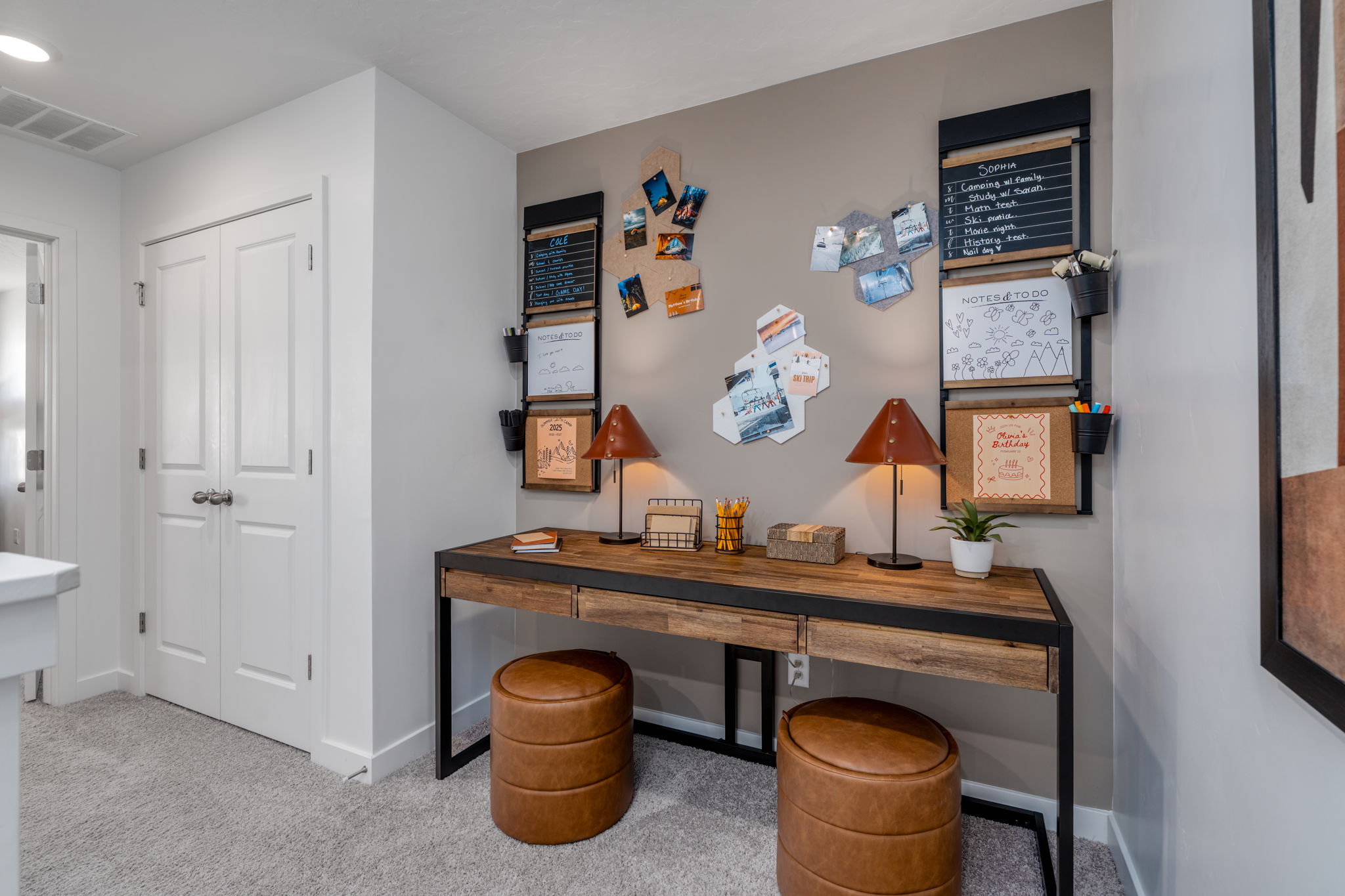 A room with a desk and a lamp.