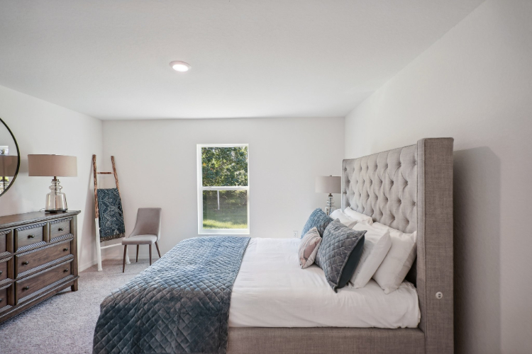 A bedroom with two beds.